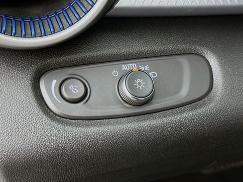 Used 2025 Chevrolet Trax LS image 16