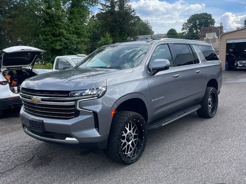 Used 2021 Chevrolet Suburban LT w/ LT Signature Plus Package AWD/4WD image 1