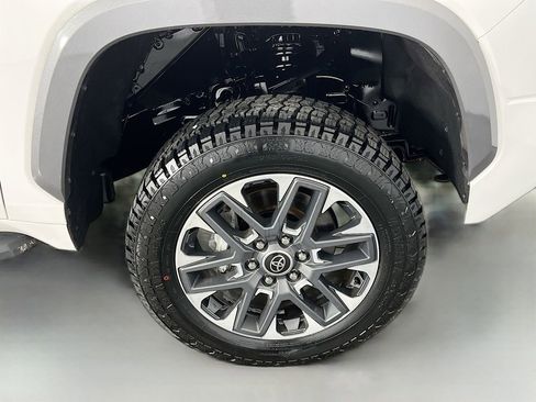 Used 2022 Toyota Tundra Limited AWD/4WD image 38