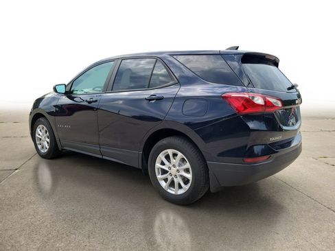 Used 2020 Chevrolet Equinox LS w/ LS Convenience Package FWD image 3