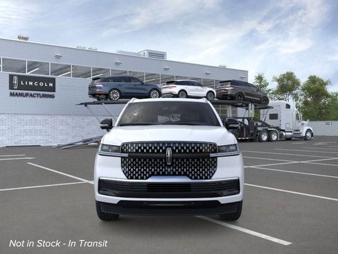 New 2026 Lincoln Navigator Reserve image 6