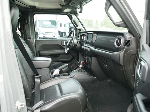 Used 2020 Jeep Wrangler Unlimited Sahara AWD/4WD image 8