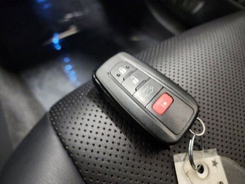 Used 2020 Toyota RAV4 Limited image 39