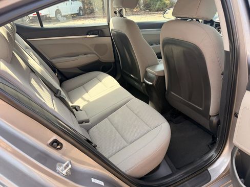 Used 2020 Hyundai Elantra SE w/ Convenience Package (C2) image 25