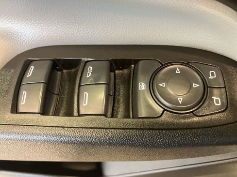 Used 2020 Chevrolet Equinox LS image 12