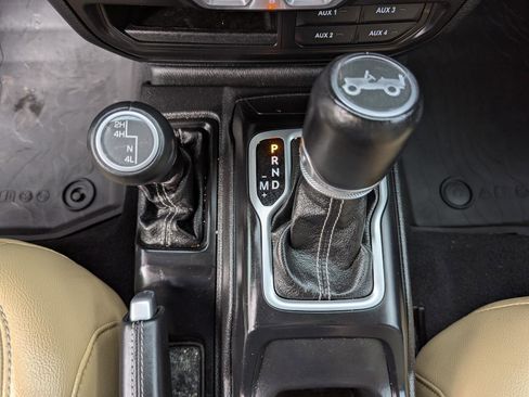 Used 2018 Jeep Wrangler Unlimited Sahara w/ Dual Top Group AWD/4WD image 23