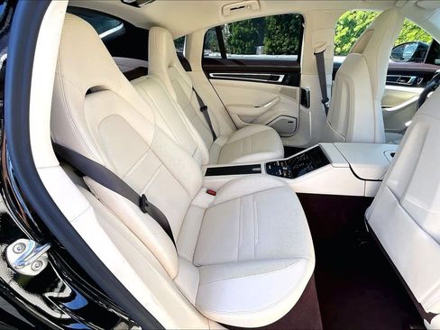 Used 2023 Porsche Panamera image 19
