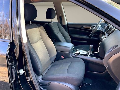 Used 2020 Nissan Pathfinder S image 24