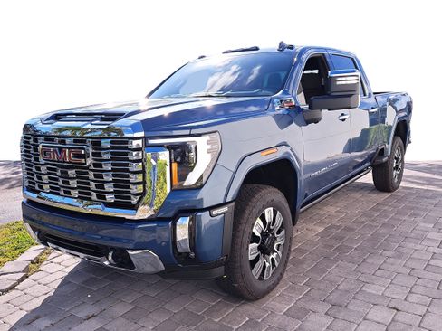 New 2026 GMC Sierra 2500 Denali w/ Denali Reserve Package image 3
