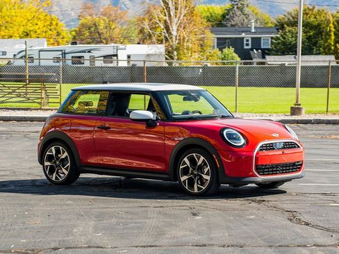 Used 2025 MINI Cooper 2-Door Hardtop image 3