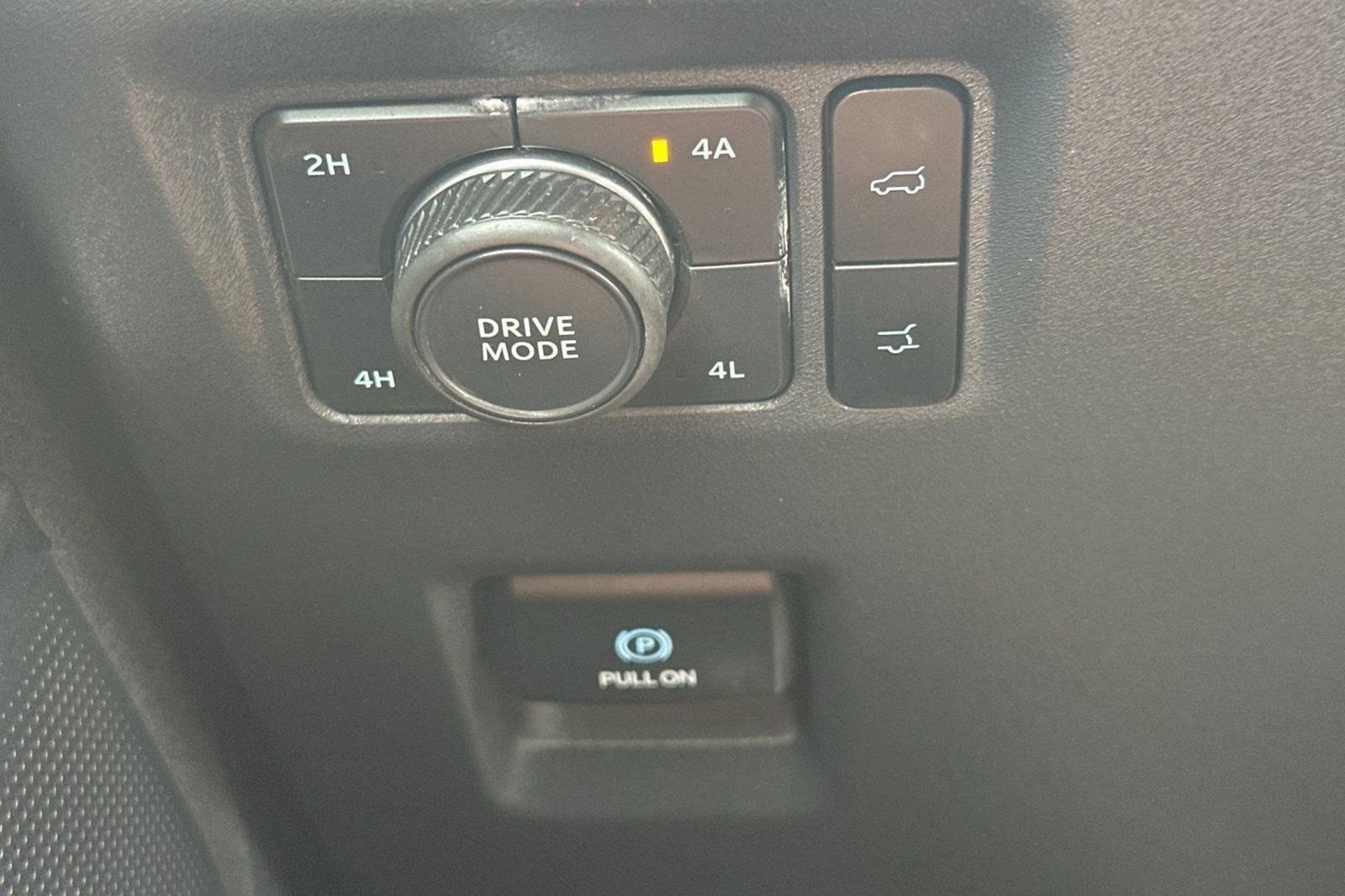 Used 2025 Ford Expedition Active AWD/4WD image 37