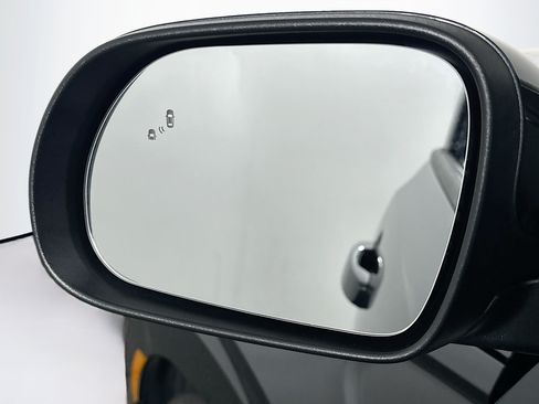 Used 2025 Kia Soul LX w/ LX Technology Package FWD image 16