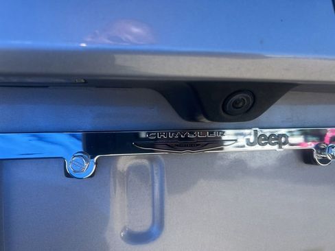 Used 2021 Jeep Grand Cherokee Laredo image 20