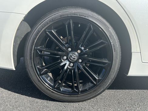 Used 2022 Toyota Avalon XSE image 12