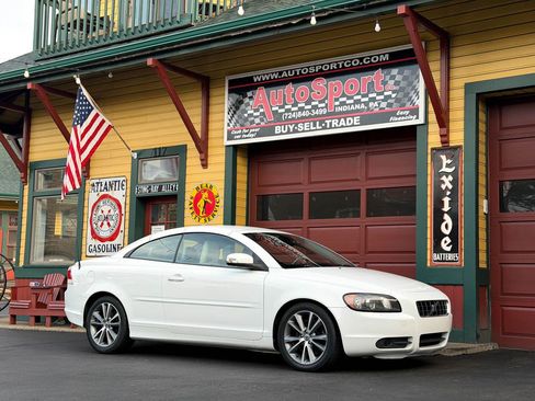 Used 2010 Volvo C70 T5 FWD image 3