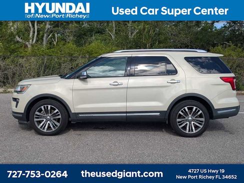 Used 2018 Ford Explorer Platinum AWD/4WD image 2