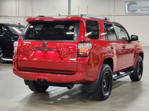 Used 2022 Toyota 4Runner SR5 Premium w/ Moonroof Package AWD/4WD image 8