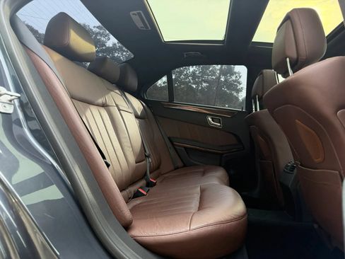 Used 2011 Mercedes-Benz E 550 4MATIC Sedan image 14