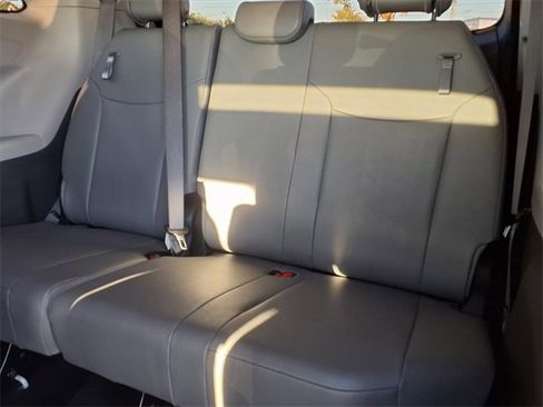 Used 2023 Toyota Sienna XLE image 11