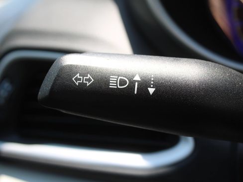Used 2023 Chrysler Pacifica Touring-L FWD image 35