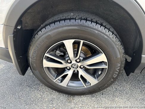 Used 2017 Toyota RAV4 XLE AWD/4WD image 11