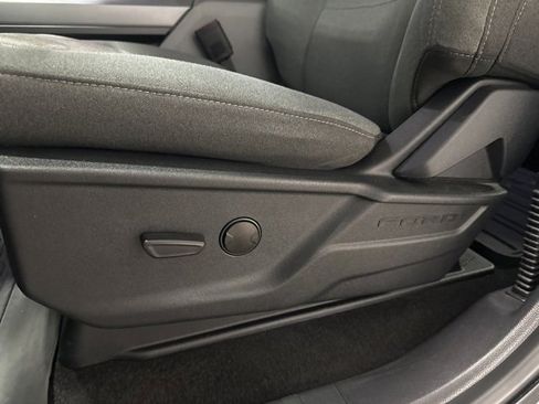 Used 2023 Ford F150 Lightning XLT image 8