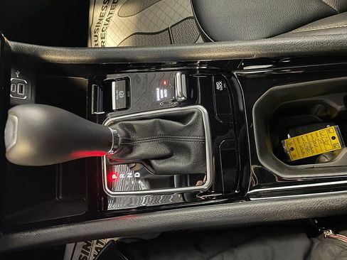 Used 2024 Jeep Compass Limited image 34