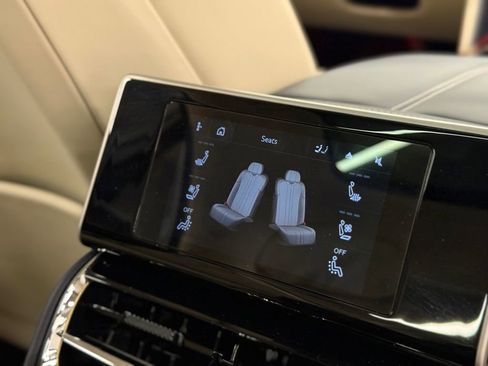 Used 2022 Bentley Flying Spur Plug-In Hybrid image 38