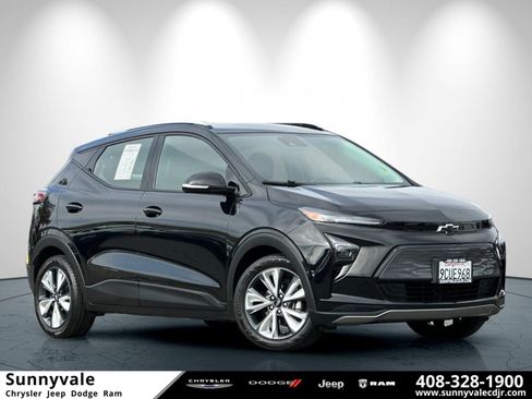 Used 2022 Chevrolet Bolt EUV LT w/ Convenience Package image 1