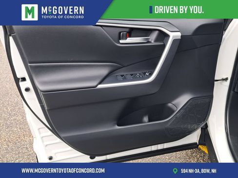 Used 2022 Toyota RAV4 SE w/ Weather & Moonroof Package AWD/4WD image 13
