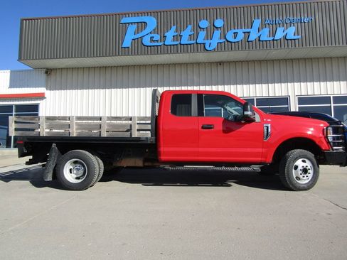 Used 2022 Ford F350 XLT image 2