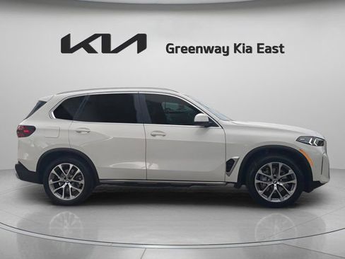 Used 2025 BMW X5 xDrive40i w/ Premium Package AWD/4WD image 4