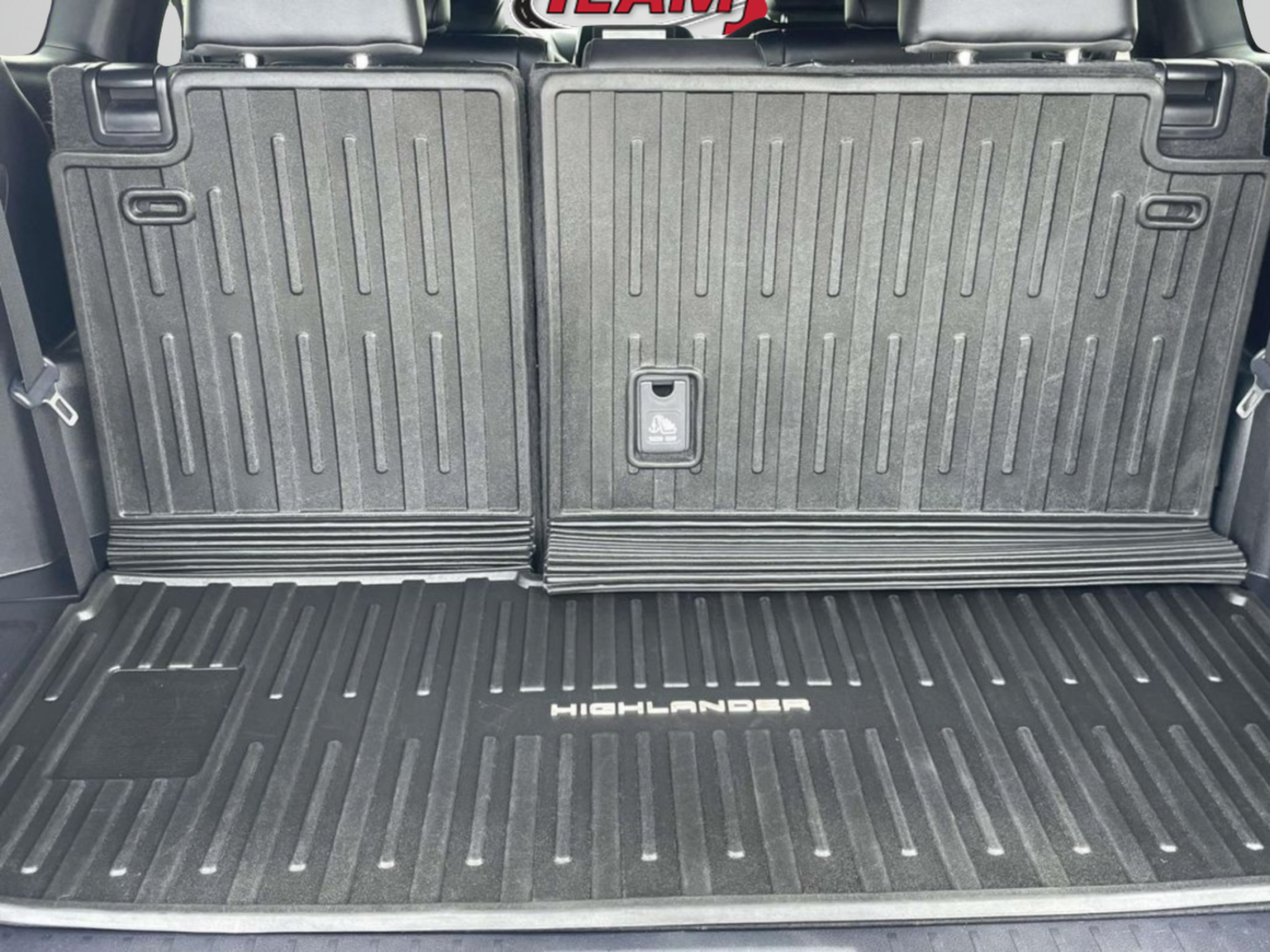 Used 2024 Toyota Highlander XSE FWD image 29