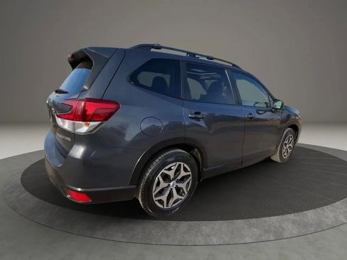 Used 2021 Subaru Forester Premium AWD/4WD image 4