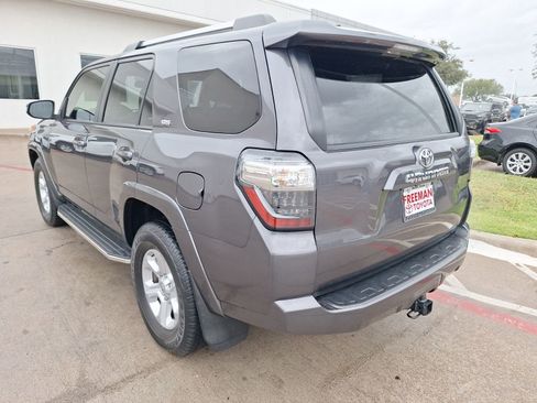 Used 2022 Toyota 4Runner SR5 Premium image 4