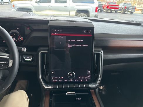 Used 2025 GMC Yukon Denali w/ Sun & Power Step Package image 17