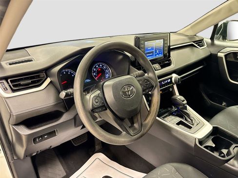 Used 2021 Toyota RAV4 XLE FWD image 9