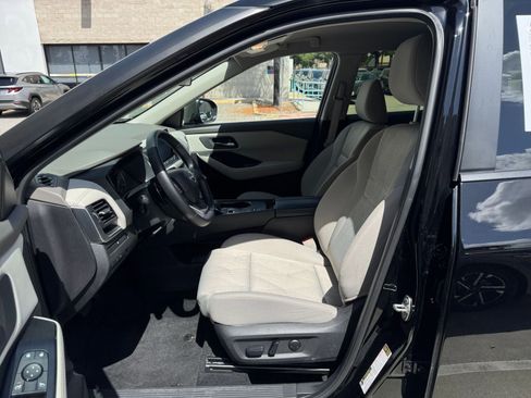 Used 2025 Nissan Rogue SV FWD image 29