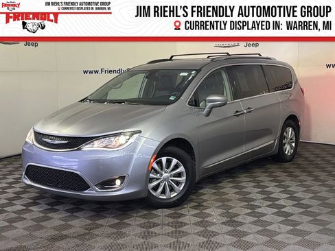 Used 2018 Chrysler Pacifica Touring-L Plus image 1