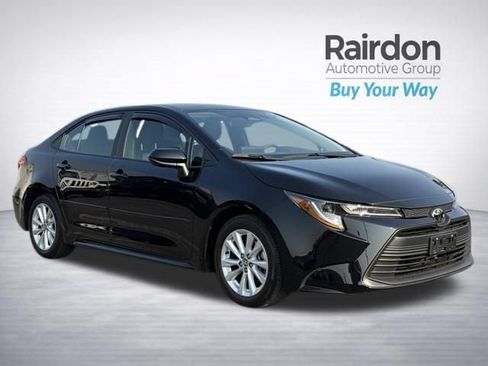 Used 2024 Toyota Corolla LE w/ LE Convenience Package FWD image 1