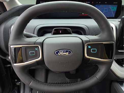 New 2025 Ford Expedition Active image 24