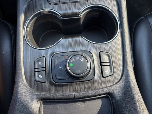 Used 2023 GMC Acadia SLT AWD/4WD image 16