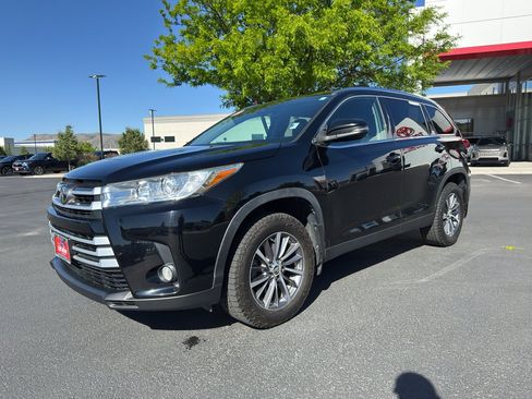 Used 2019 Toyota Highlander XLE AWD/4WD image 5