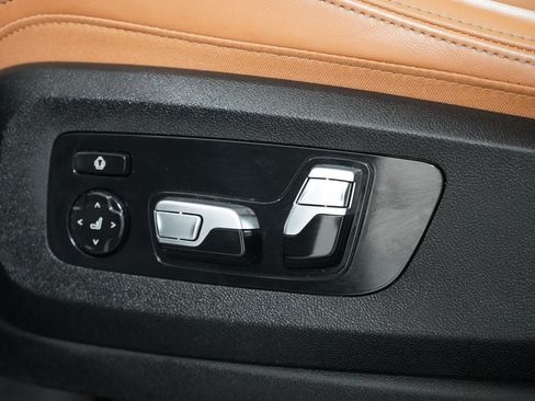 Used 2024 BMW X7 xDrive40i w/ M Sport Package AWD/4WD image 15