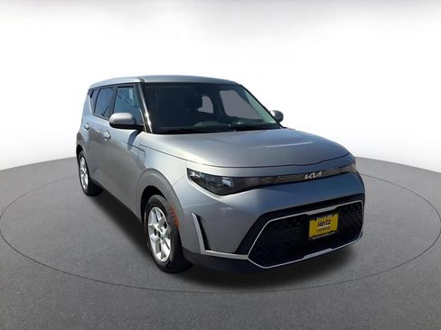 Used 2025 Kia Soul LX w/ LX Technology Package FWD image 3