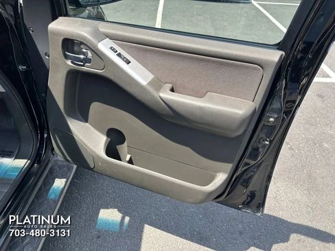 Used 2012 Nissan Pathfinder SV AWD/4WD image 19
