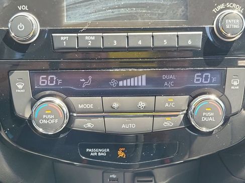 Used 2015 Nissan Rogue SV FWD image 25