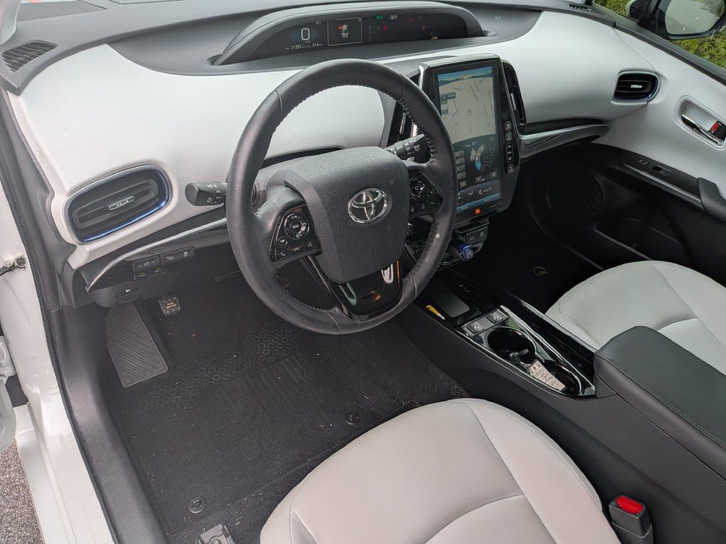 Used 2022 Toyota Prius Limited w/ Premium Convenience Package FWD image 13