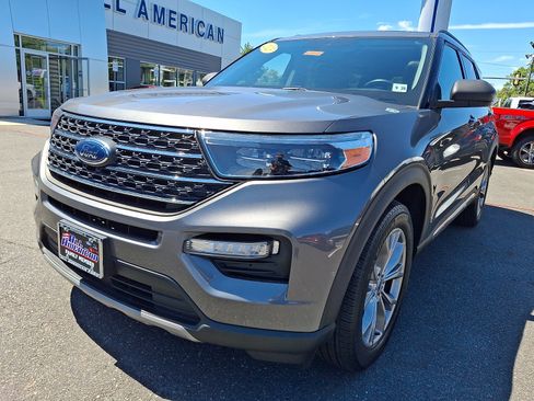 Certified 2023 Ford Explorer XLT w/ Equipment Group 202A AWD/4WD image 4