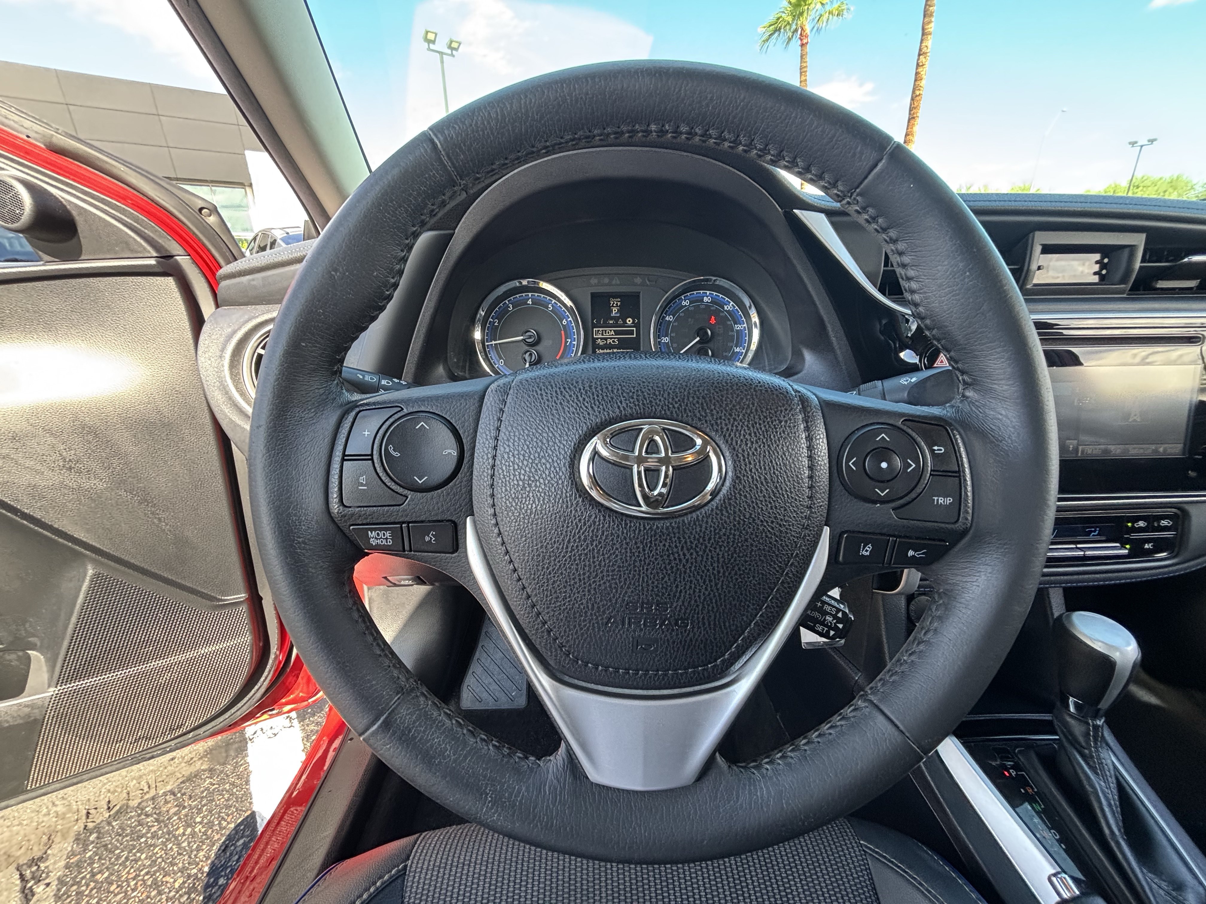Used 2018 Toyota Corolla SE w/ Carpet Mat Package (TMS) FWD image 24
